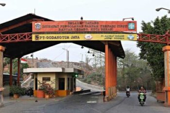 Integrated Waste Processing Site (TPST) Bantar Gebang, Bekasi.