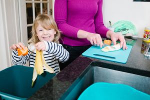 Menerapkan pemilahan sampah di rumah juga bagus untuk pembelajaran anak. Sumber: http://ealingnewsextra.co.uk
