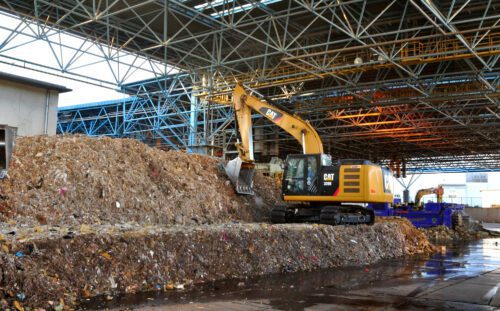 Example of Waste Management in Japan. Incombustible waste are being processed at Chumo Incombustible Waste Processing Center in Tokyo. Sumber foto: japantimes.co.jp/TIM HORNYAK